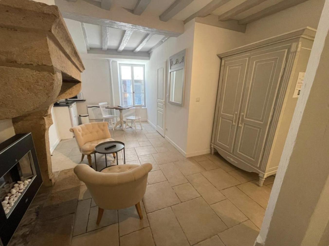 Batisse Paradis- 3 Appartements Calmes Et Elegants Au Centre Historique De Beaune بون الغرفة الصورة