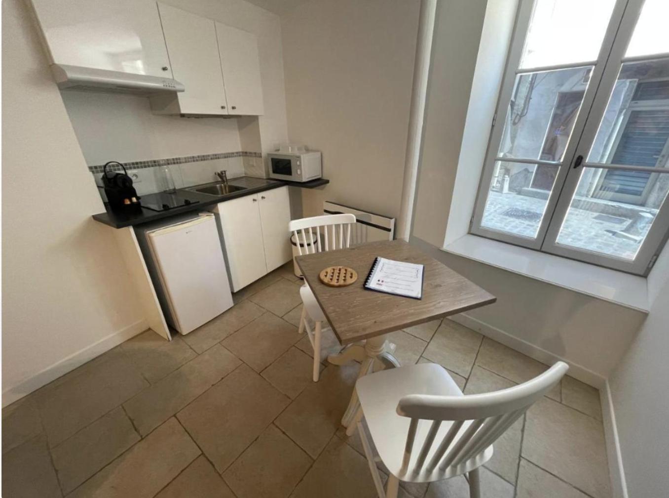 Batisse Paradis- 3 Appartements Calmes Et Elegants Au Centre Historique De Beaune بون الغرفة الصورة