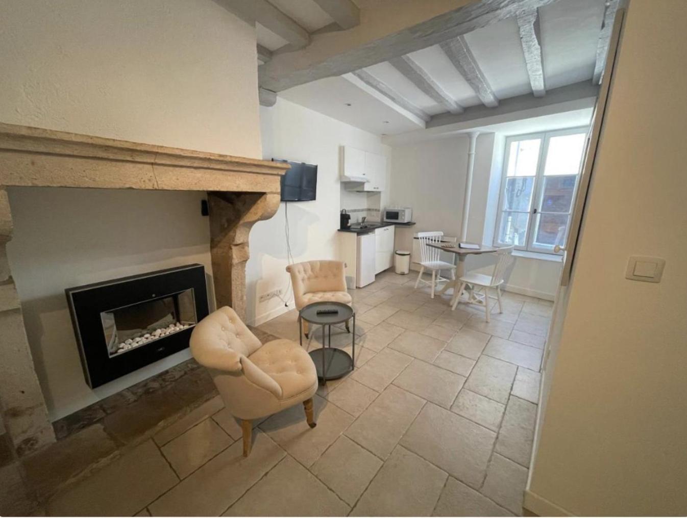 Batisse Paradis- 3 Appartements Calmes Et Elegants Au Centre Historique De Beaune بون الغرفة الصورة