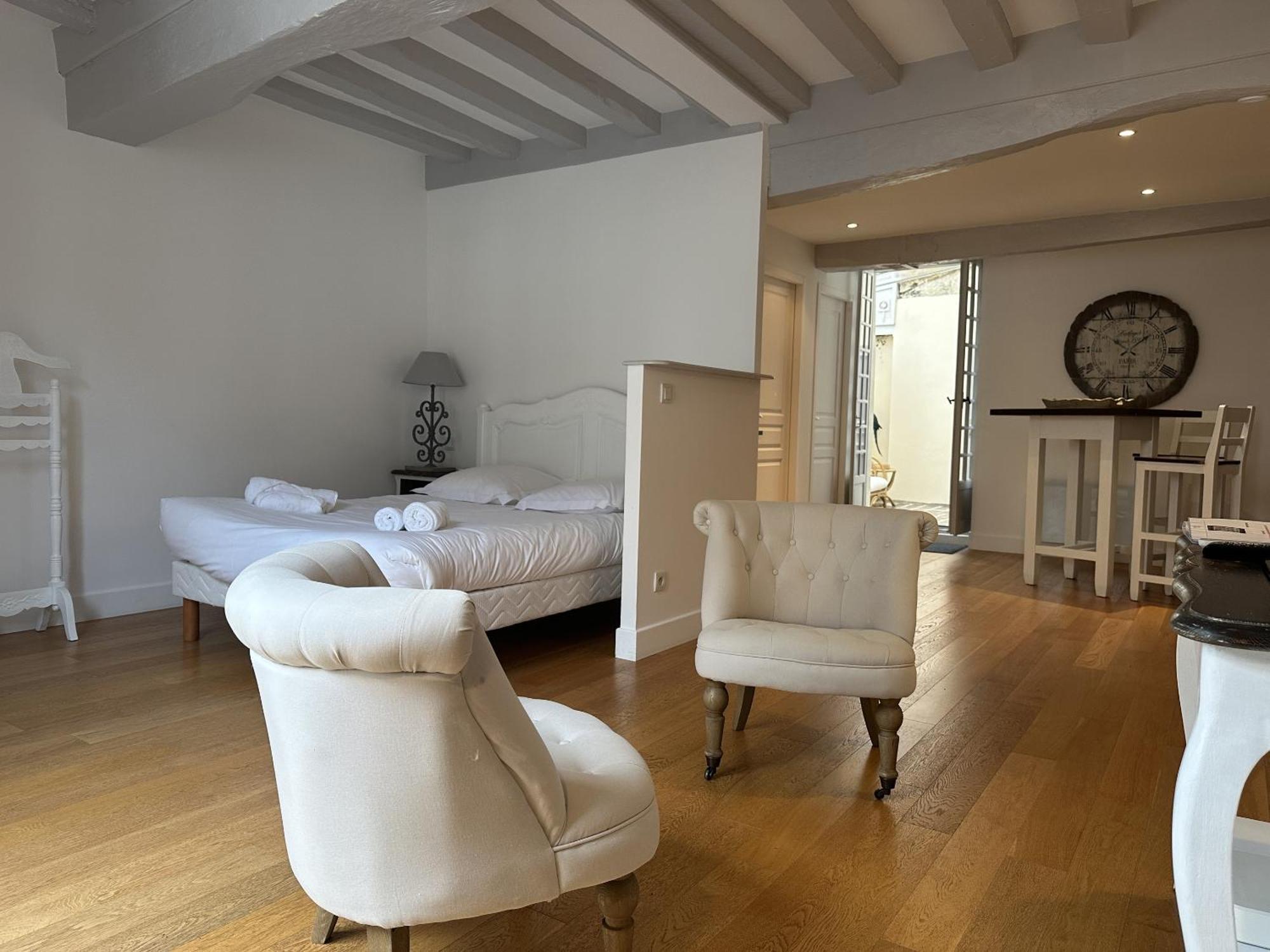 Batisse Paradis- 3 Appartements Calmes Et Elegants Au Centre Historique De Beaune بون الغرفة الصورة