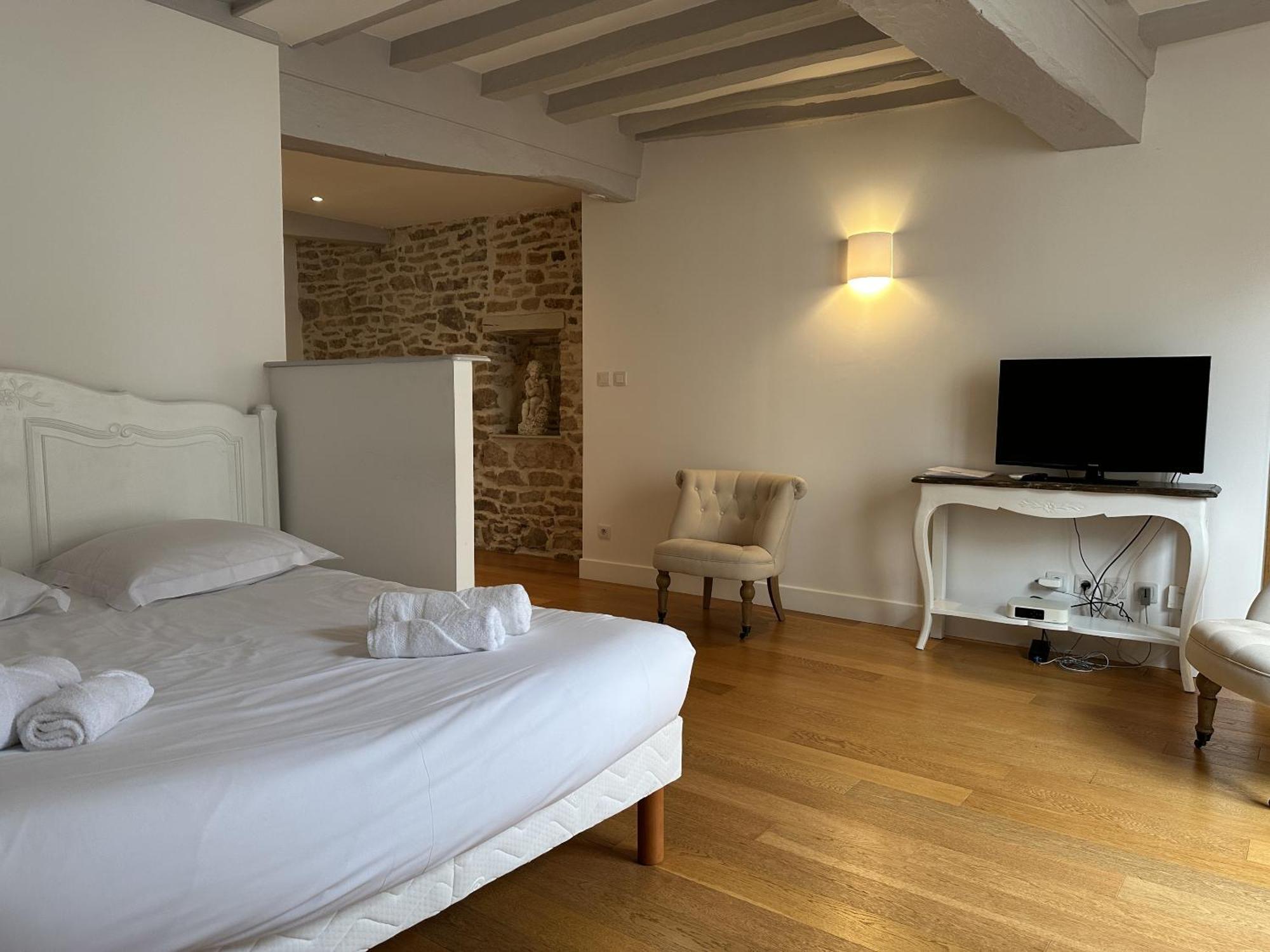 Batisse Paradis- 3 Appartements Calmes Et Elegants Au Centre Historique De Beaune بون الغرفة الصورة