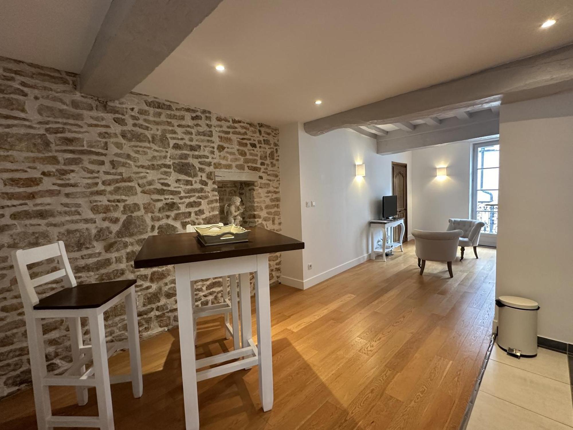 Batisse Paradis- 3 Appartements Calmes Et Elegants Au Centre Historique De Beaune بون الغرفة الصورة