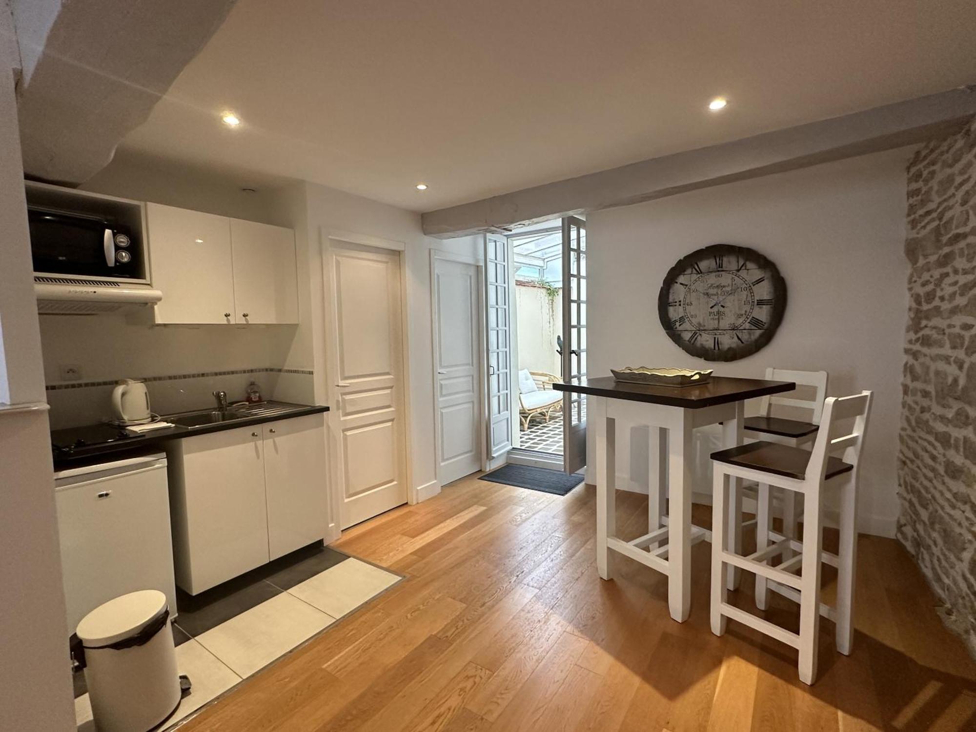 Batisse Paradis- 3 Appartements Calmes Et Elegants Au Centre Historique De Beaune بون الغرفة الصورة