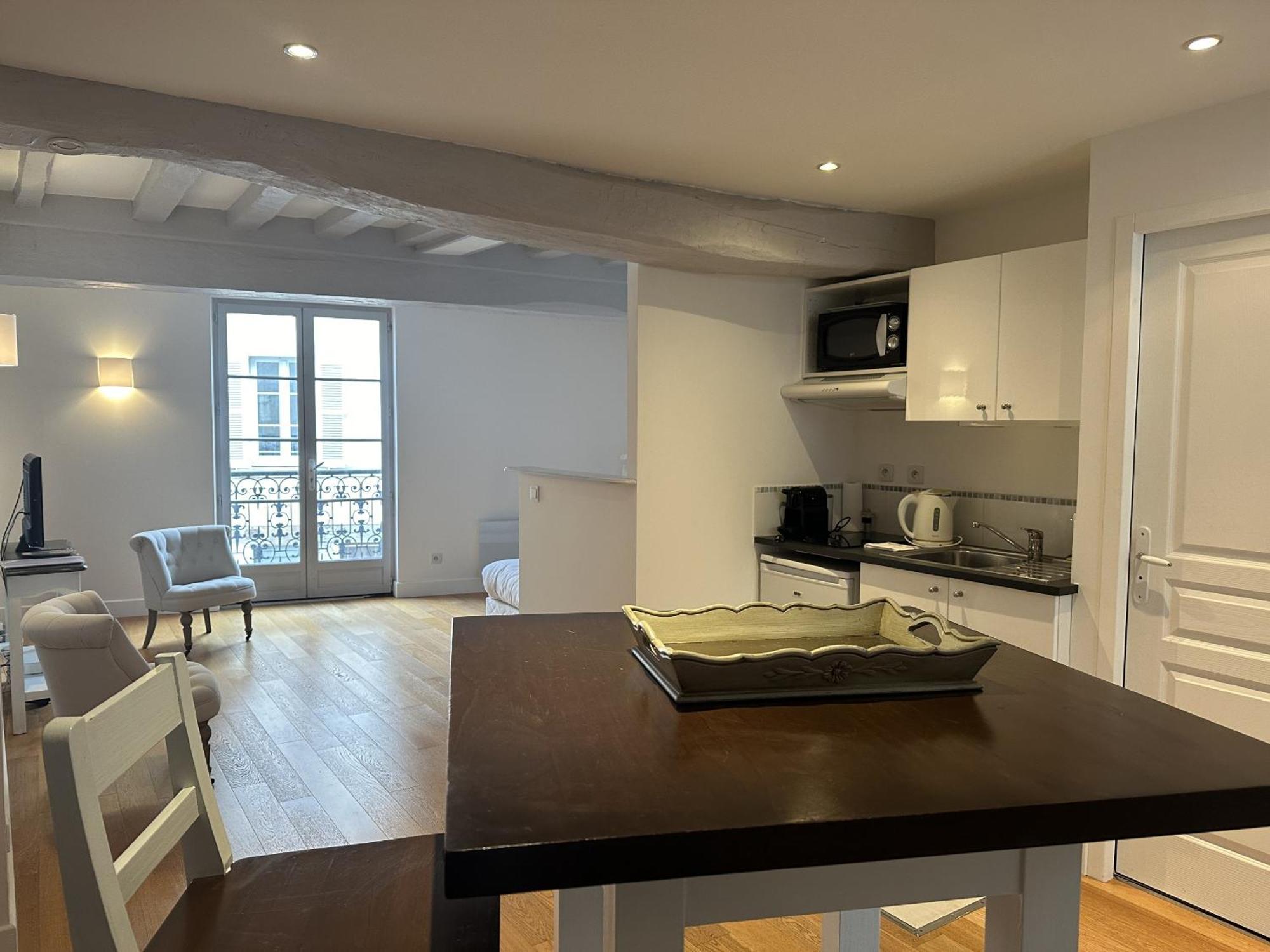 Batisse Paradis- 3 Appartements Calmes Et Elegants Au Centre Historique De Beaune بون الغرفة الصورة