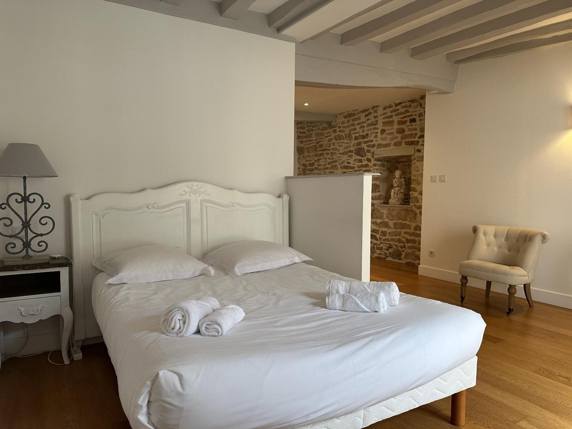 Batisse Paradis- 3 Appartements Calmes Et Elegants Au Centre Historique De Beaune بون الغرفة الصورة